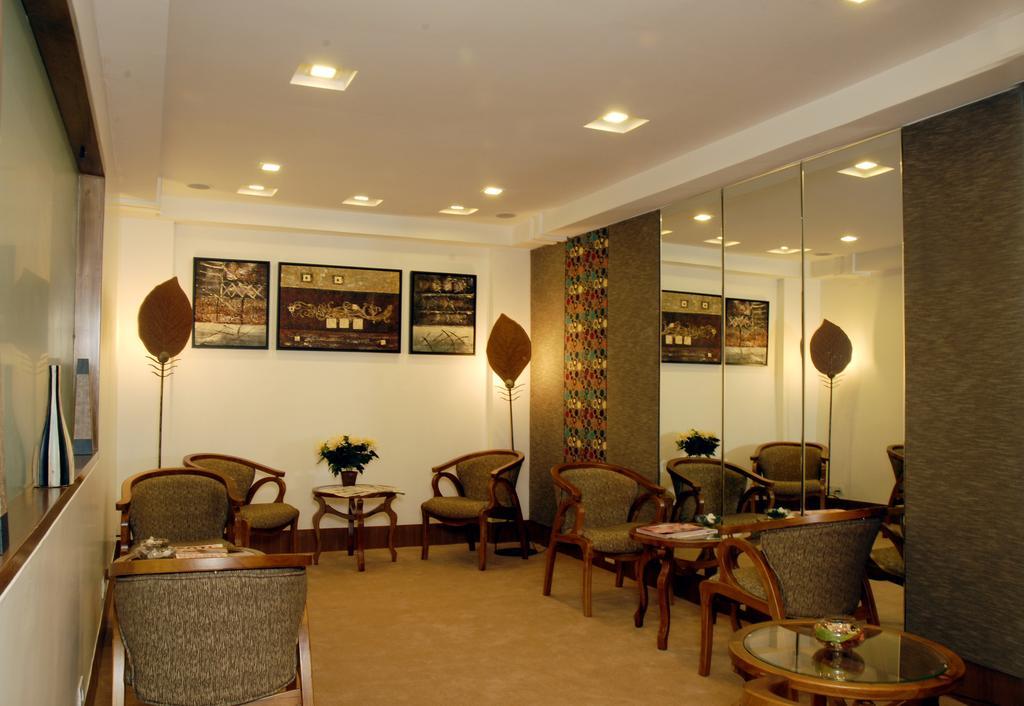 فندق أحمد أبادفي  فندق ذا ميتروبول المطعم الصورة